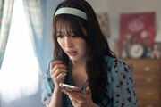 ドラマ24 「ストレンジ -伊藤潤二の夜も眠れぬ奇妙な話-」の第6話「富夫・赤いハイネック／記憶」場面写真（出演：中村里帆）