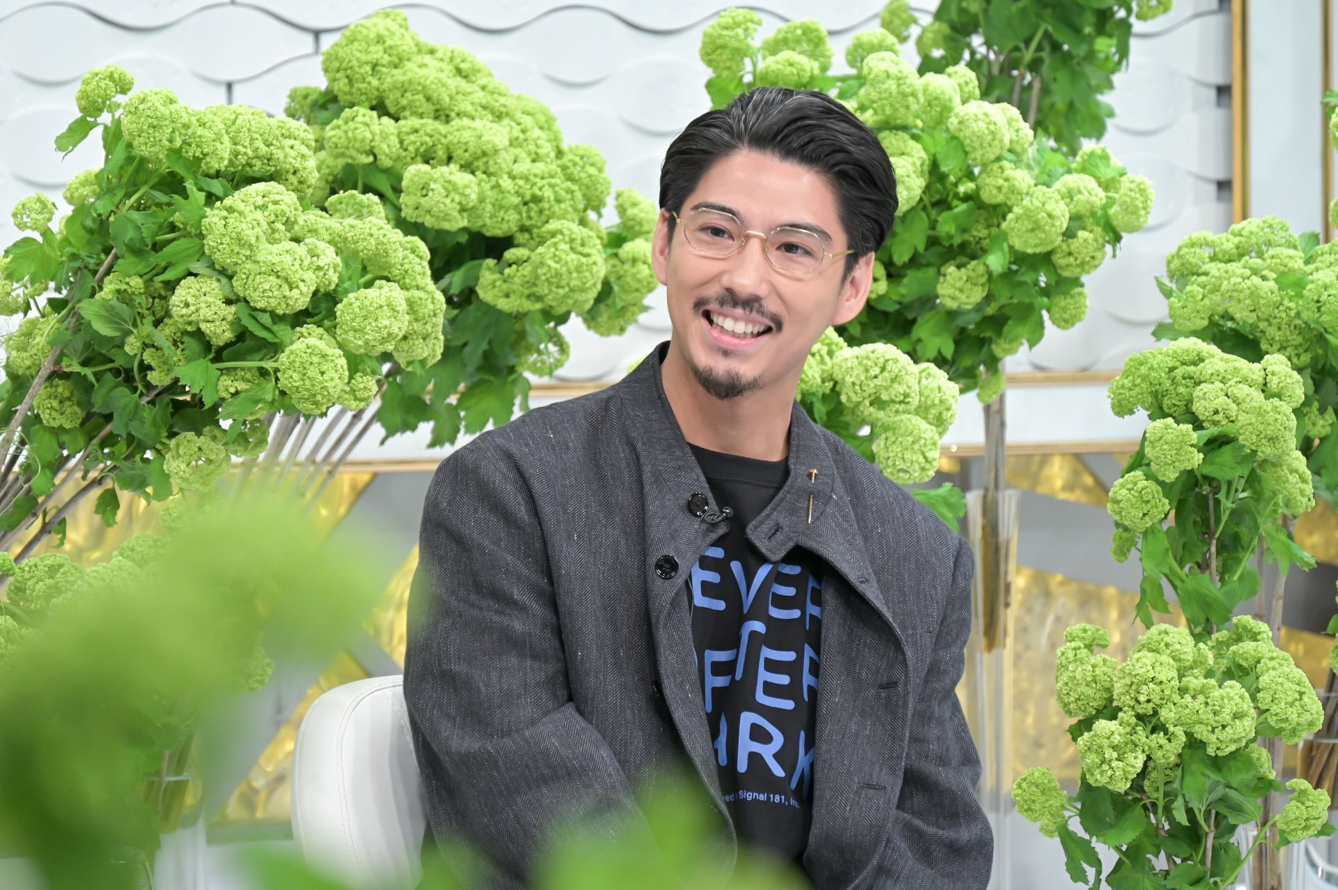 賀来賢人「日曜日の初耳学」で福田雄一との熱い絆を語る、敬愛してやまない堤真一も登場
