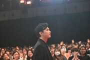 映画「キングダム 魂の決戦」ワールドプレミアにて、レッドカーペットを歩く吉沢亮
