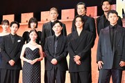 映画「キングダム 魂の決戦」ワールドプレミアにて、前列左から志尊淳、橋本環奈、吉沢亮、山﨑賢人、小栗旬。後列左から山下美月、蒔田彩珠、玉木宏、豊川悦司、坂口憲二