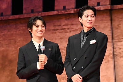 映画「キングダム 魂の決戦」ワールドプレミアにて、左から神尾楓珠、志尊淳