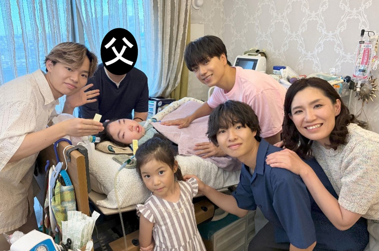 山崎育三郎（奥）が「24時間テレビ49-愛は地球を救う-」のチャリティーパートナーに就任。24時間の医療的ケアが日常的に必要な子供とその家族を取材した