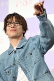 ファンに“ほっぺハート”を贈るク・ギョファン