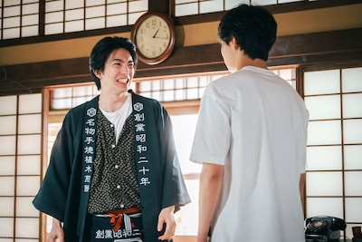 映画「ホーム スイート ホーム」より、前田公輝演じる父・植木耕太郎（左）と八村倫太郎演じる息子・植木一郎（右）