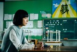 映画「四月の余白」より、夏帆演じる担任教師・草野冬子