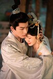 中国ドラマ「度華年（どかねん）The Princess Royal」「九重紫」など、中国本国で人気を集める“転生・やり直しロマンス時代劇”の潮流を汲む「似錦 ～華めく運命～」場面写真。ジャン・ワンイー（張晩意）とジン・ティエン（景甜）が共演を果たした
