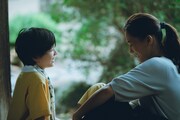 「箱の中の羊」メイキングカット。桒木里夢（左）と綾瀬はるか（右）