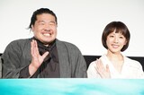 「四月の余白」完成披露舞台挨拶の様子。左から一ノ瀬ワタル、夏帆