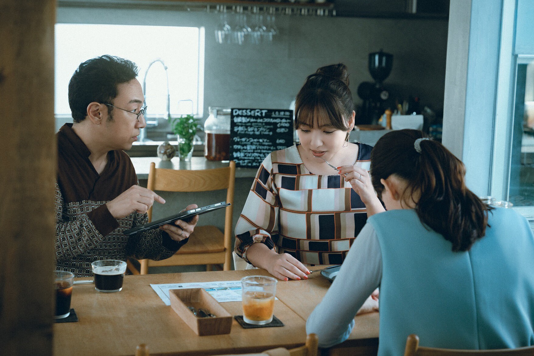 東京03・角田晃広と野呂佳代が夫婦演じた「箱の中の羊」綾瀬はるかとの共演シーン公開
