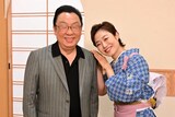 MBSテレビ「おしゃべり小料理ゆみこ」に出演した梅沢富美男（左）とMCの有働由美子（右）