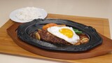MBSテレビ「おしゃべり小料理ゆみこ」で有働由美子が梅沢富美男に振る舞った「鉄板ハンバーグステーキ・ライス」