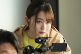 ドラマ「俺たちの箱根駅伝」より、山田杏奈演じるAD・戸山知香