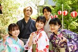 映画「山口くんはワルくない」メイキング写真。前列左から上原あまね、髙橋ひかる、上坂樹里。後列左から高橋恭平（なにわ男子）、岩瀬洋志