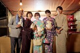 映画「山口くんはワルくない」メイキング写真より、左から春海四方、ふせえり、上原あまね、上坂樹里、岩瀬洋志