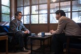 NHKドラマ「天城越え」より、岸谷五朗演じる刑事の田島、萩原聖人演じる望月次郎
