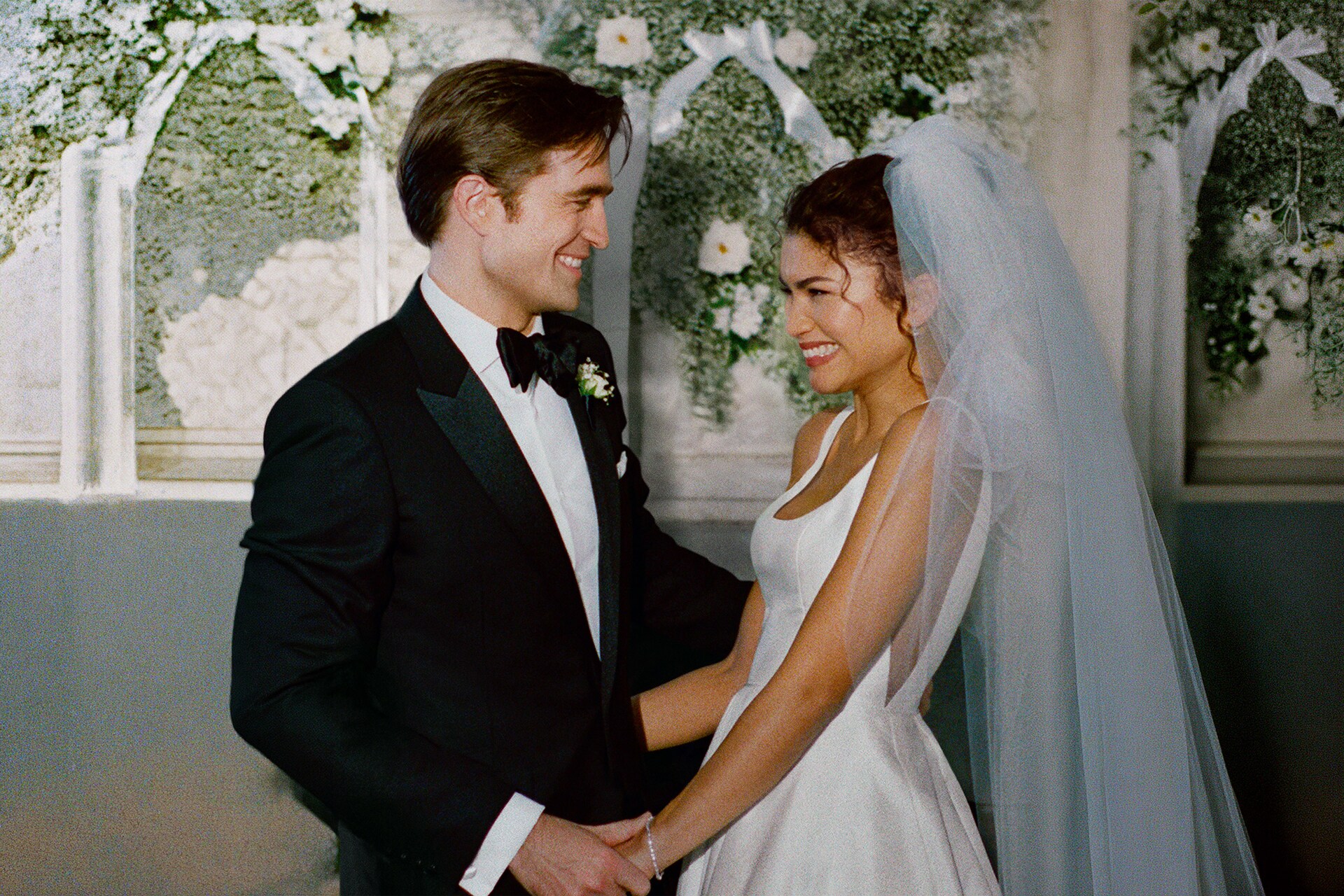ゼンデイヤ＆ロバート・パティンソンが見つめ合う、映画「ドラマな