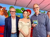 左からピクサーCEOのジム・モリス、日本版声優の広瀬アリス、ピクサーCCOのピート・ドクター