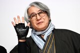 奈緒主演の映画「死ねばいいのに」完成披露上映舞台挨拶に登壇した京極夏彦