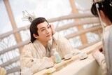 恋を禁じられた花神・錦繍。演じたのは中国ドラマ「琉璃～めぐり逢う2人、封じられた愛～」「千古の愛、天上の詩」など数多くの仙侠ドラマに出演し“神仙のスペシャリスト”と称されるリウ・シュエイー（劉学義）