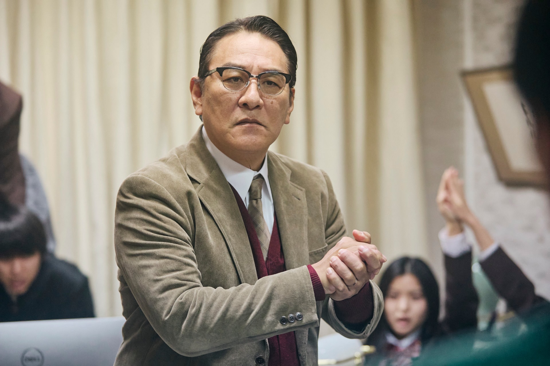 ピエール瀧が生み出す狂気のリズム！山田杏奈・青木柚が手拍子に困惑「NEW GROUP」新映像