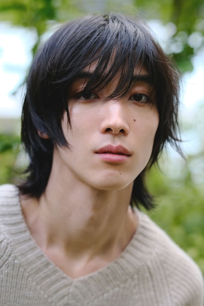 ドラマ「陽キャ集団にいる芹沢は、俺の前だと様子がおかしい」で、“陽キャ男子”芹沢遥人を演じる四坂亮翔