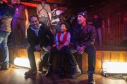 映画「Michael／マイケル」撮影現場にて、幼少期のマイケル・ジャクソンを演じたジュリアーノ・ヴァルディ（中央）と、振り付けを担当したダンスデュオRich + Tone