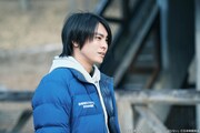 日本映画専門チャンネルオリジナルドラマ「がんばって、がんばらない」場面写真。“がんばれない自分”に焦りを抱え、シェアハウスに入居する多田大悟（演：高野洸）