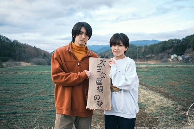 メイキング番組「『がんばって、がんばらない』撮影日誌」より、左から高野洸、平井美葉