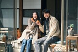 メイキング番組「『がんばって、がんばらない』撮影日誌」より、左から関めぐみ、有野晋哉