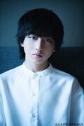 福本莉子主演のNHK BSプレミアムドラマ「勿忘草の咲く町で ～安曇野診療記～」で祖母危篤の報を受け疾走する孫・福富拓馬を演じる長野凌大