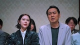 伊藤万理華主演のNHK法廷ドラマ「擬人化ドラマ 被告人エモい」より、SNSで「エモい」を多用する村重杏奈（左）と「エモい」の乱用が気に食わないアンガールズ・田中卓志（右）