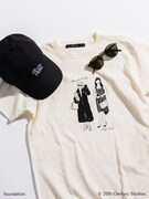 「プラダを着た悪魔」ミランダ＆アンドレアTシャツ（税込6490円・オフホワイト / アイボリー）