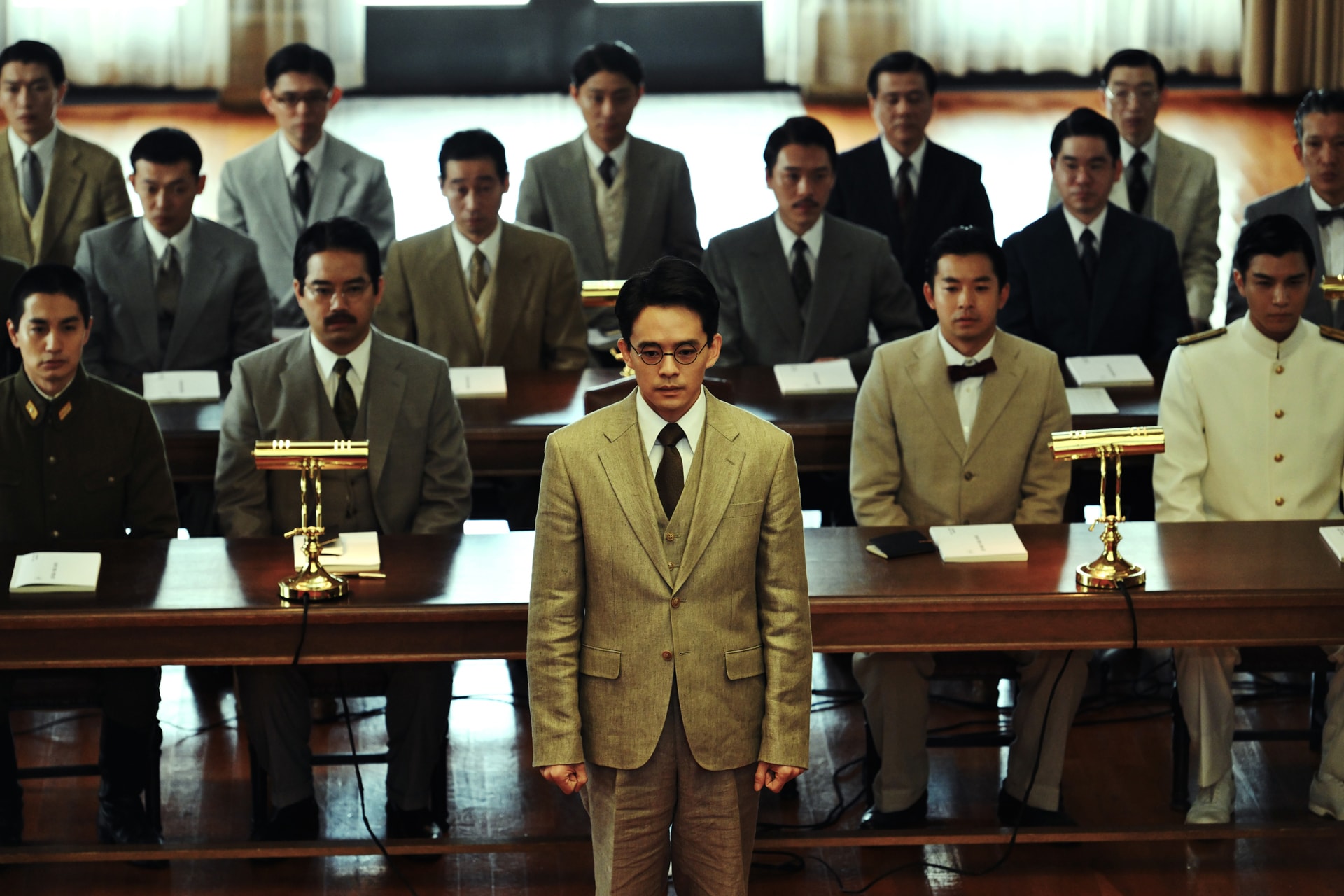 石井裕也監督作「開戦前夜」場面写真、池松壮亮・仲野太賀ら総力戦研究所メンバーがずらり