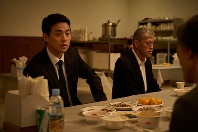 韓国映画「顔 -かお-」場面写真。主人公ドンファンを演じたパク・ジョンミン（左）