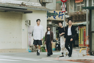 映画「シンシン アンド ザ マウス／SINSIN AND THE MOUSE」場面写真。左からツェン・ジンホア（曾敬驊）演じるシンシン、岸井ゆきの演じるちづみ、中田青渚演じるサチ、藤原季節演じるマサミチ
