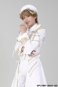 絶炎角の亜人態（演：小西詠斗）。見た目にそぐわない強者の風格を持つ。イバルに従うほかのハンターや角獣と違い、イバルとは対等の立場をとっている。普段は炎角と同じく人間の姿をしている。名前が似ている炎角との関係は謎に包まれている