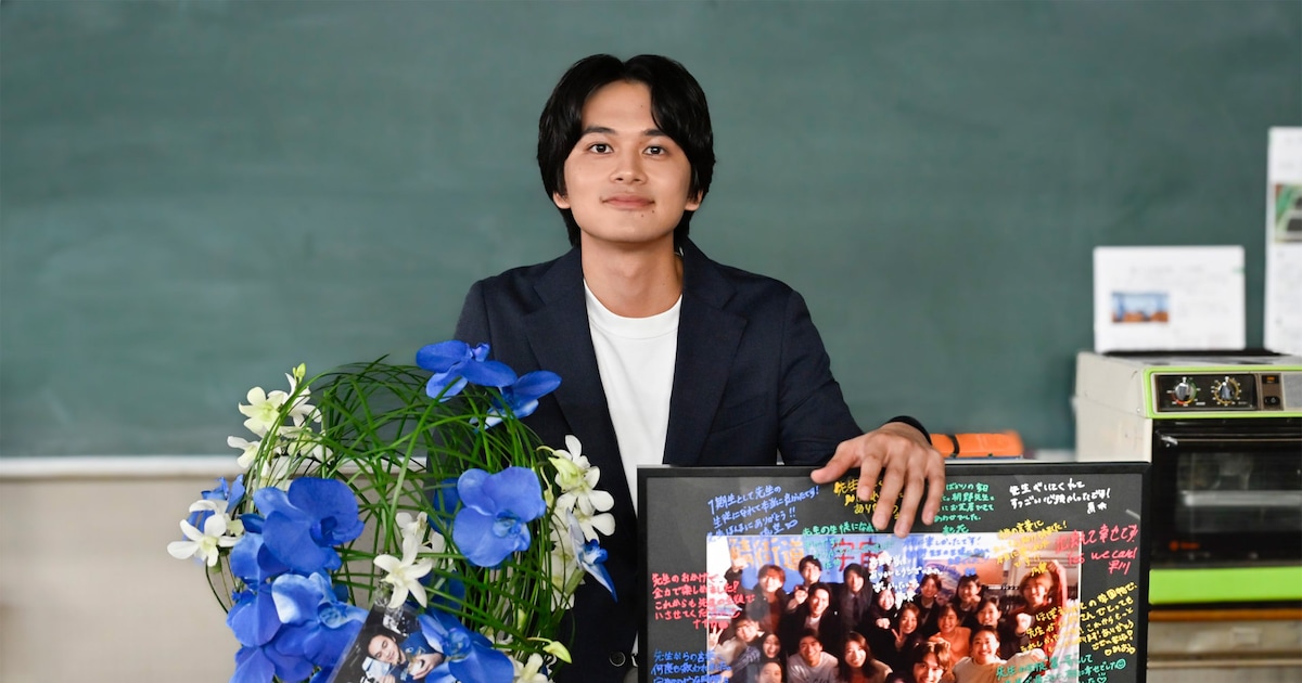 北村匠海が主演ドラマ「サバ缶、宇宙へ行く」撮了、生徒たちから寄せ書き贈られる
