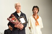 左から根岸吉太郎、飯塚花笑
