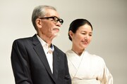 左から塩見三省、井川遥