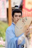 両親の死の真相を追う陸家の若様・陸昀。演じたのは中国ドラマ「一念関山（いちねんかんざん）-Journey to Love-」「玉骨遥（ぎょっこつよう）」「長歌行」のファン・イールン（方逸倫）