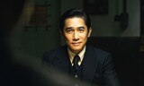 トニー・レオン（梁朝偉）演じる映画「無名」の主人公・何（フー）主任