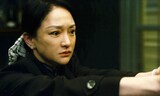 トニー・レオン（梁朝偉）とワン・イーボー（王一博）共演映画「無名」より、ジョウ・シュン（周迅）演じる陳（チェン）