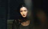 トニー・レオン（梁朝偉）とワン・イーボー（王一博）共演映画「無名」より、ジャン・シューイン（江疏影）演じる江（ジャン）