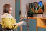 映画「ベベフィン・ザ・ムービー：うたとまほうのピンキッツワールド」おしゃべりが大好きな恐竜・プテラノドンのアフレコをする、かなで（3時のヒロイン）