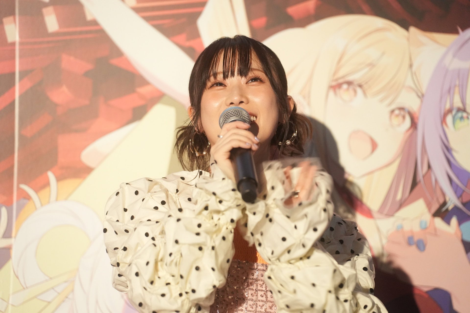 映画「超かぐや姫！」“最後のファンサだ！”卒業記念舞台挨拶の様子。左