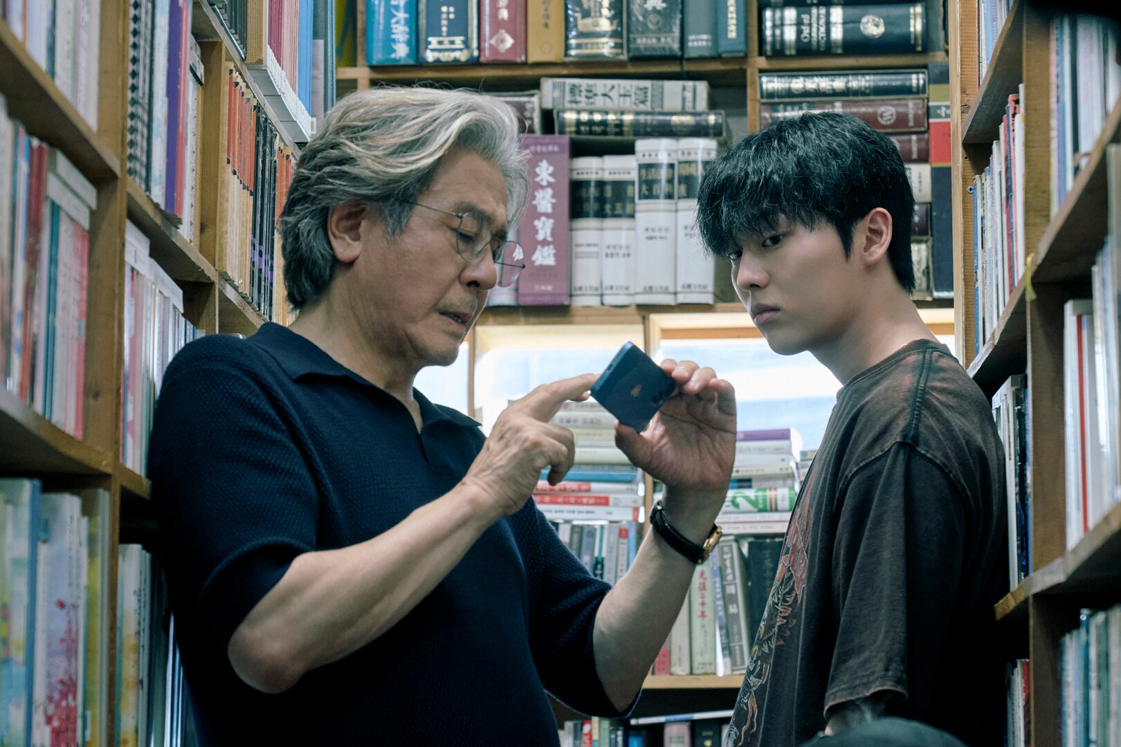 チェ・ミンシク出演のサスペンス「最後列からの声」Netflixで配信スタート