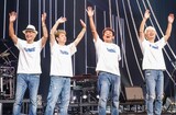 「劇場版 TUBE 40th Anniversary Live & Documentary ～40周年の航海記～」より。