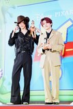 INIの池﨑理人（左）と髙塚大夢（右）