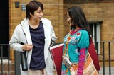 2006年の映画「ハチミツとクローバー」場面写真。左から櫻井翔演じる竹本祐太、蒼井優演じる花本はぐみ