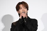 森愁斗（BUDDiiS）。ホラー映画「口に関するアンケート」初日舞台挨拶より